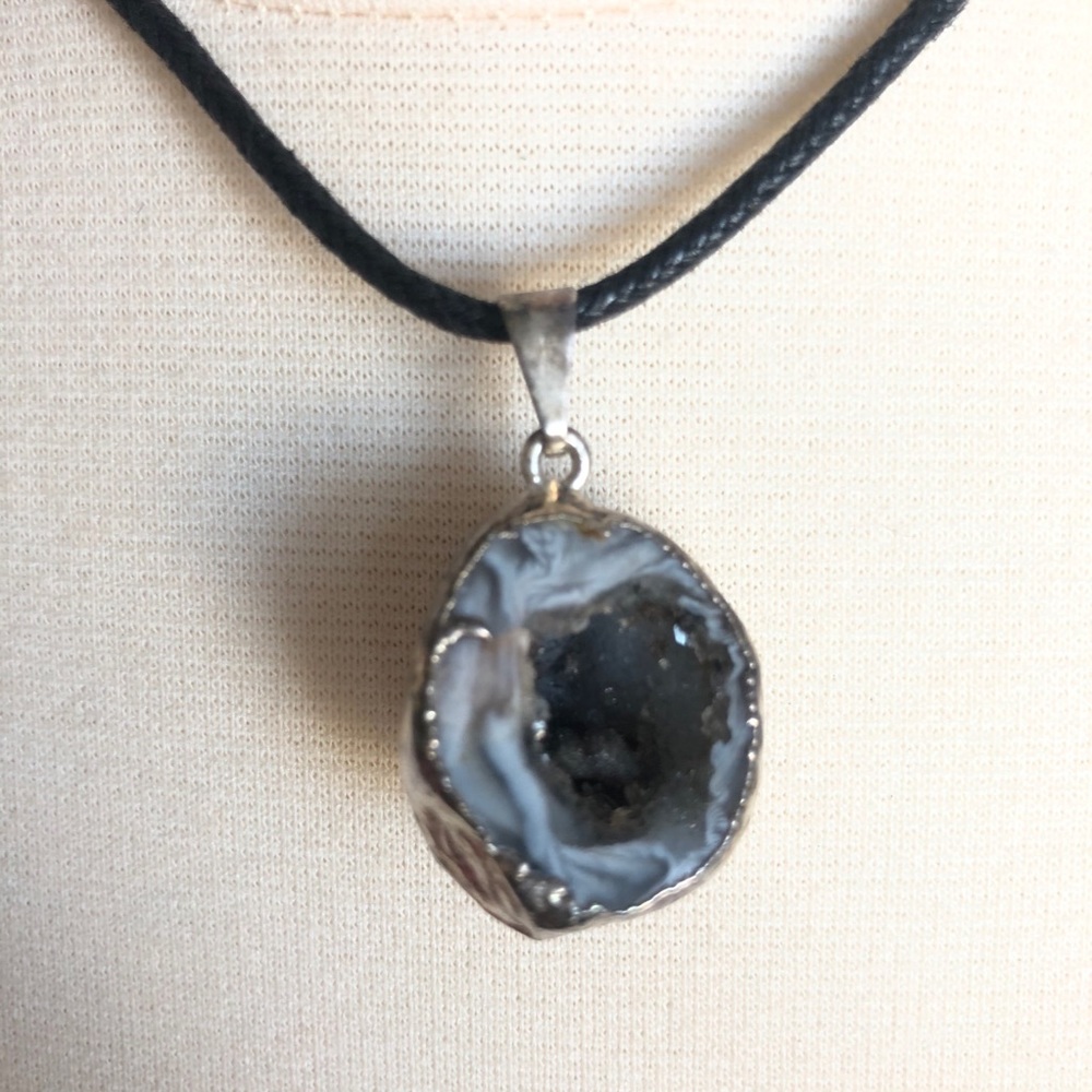 Silver Plated Agate Geode Necklace - Picture 2 of 4